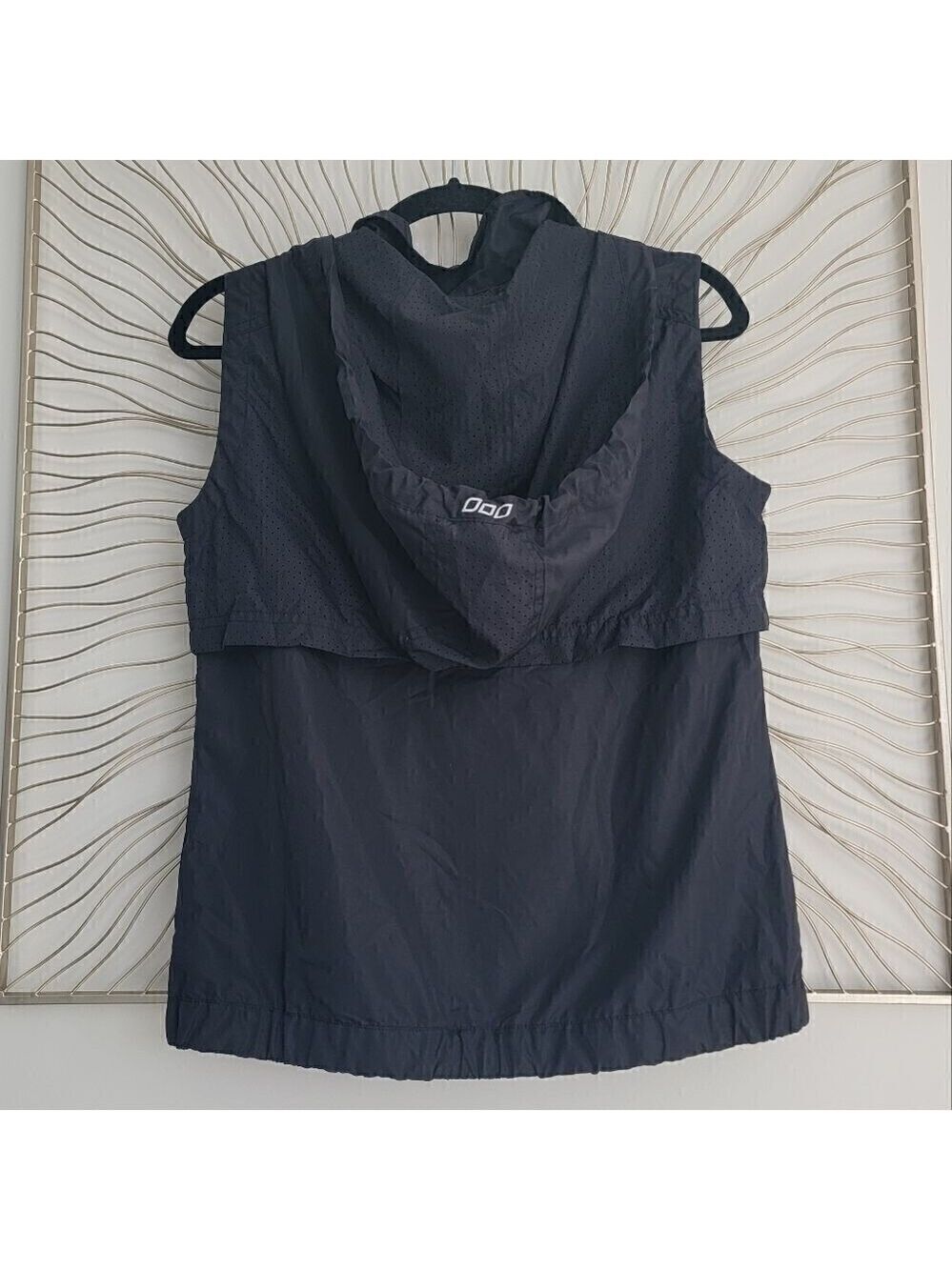 Lorna Jane Active Zip Up Hooded Sleeveless Windbreaker Jacket Black - Picture 8 of 10